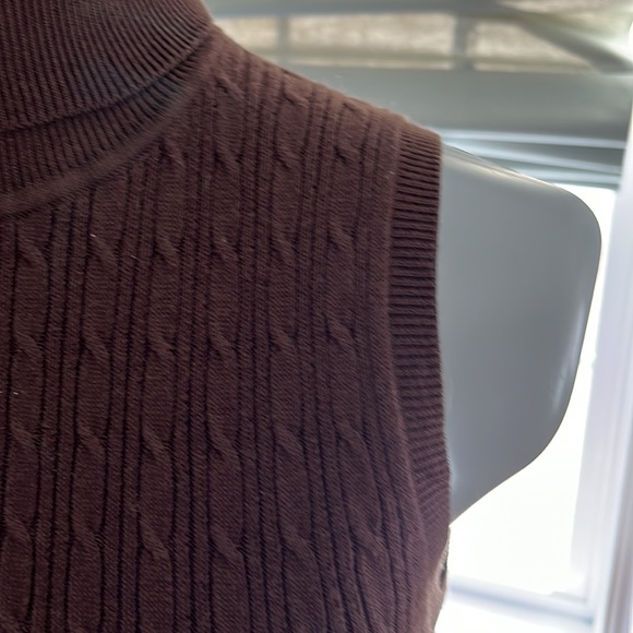 NWOT! Gap Factory Women’s Sleeveless Cable Knit Turtleneck. Brown. Medium. - Picture 2 of 9